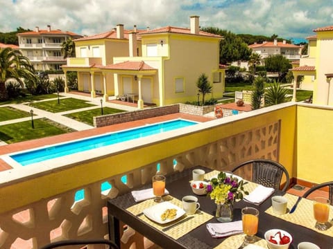 Golf, Pinienwald mit Pool
