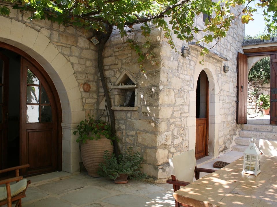 in Douliana mit Großem Balkon - Almyrida