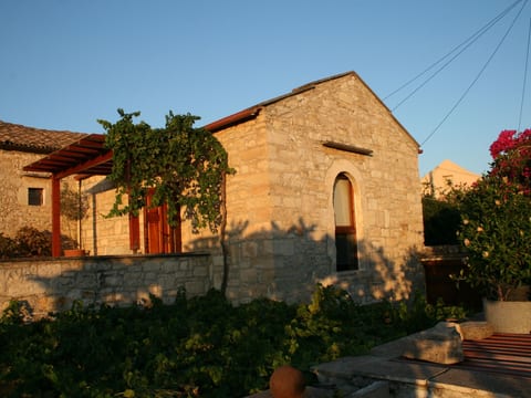 in Douliana mit Großem Balkon