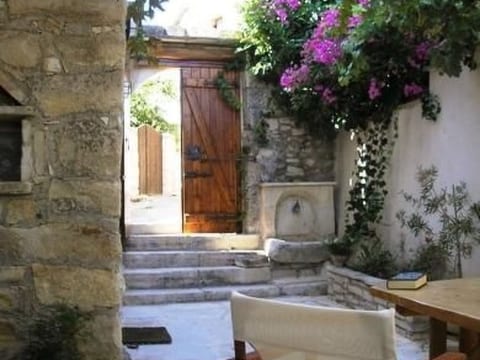 in Douliana mit Großem Balkon