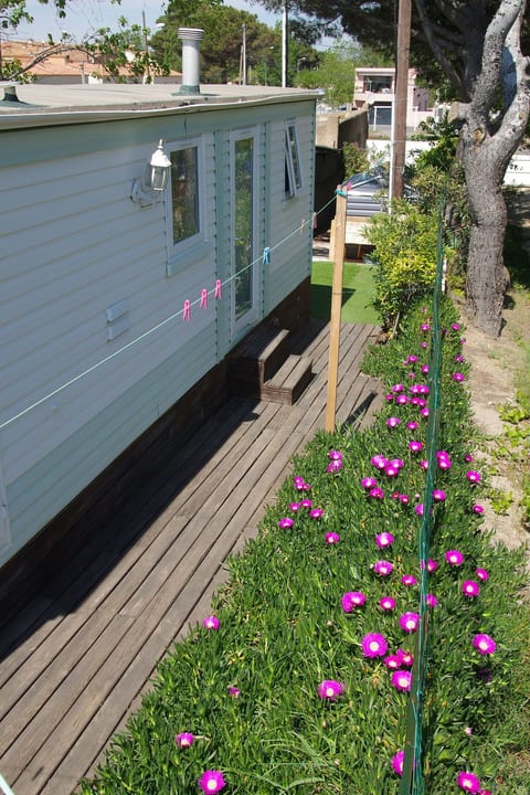 Mobiles Haus mit Blick auf das Wasser