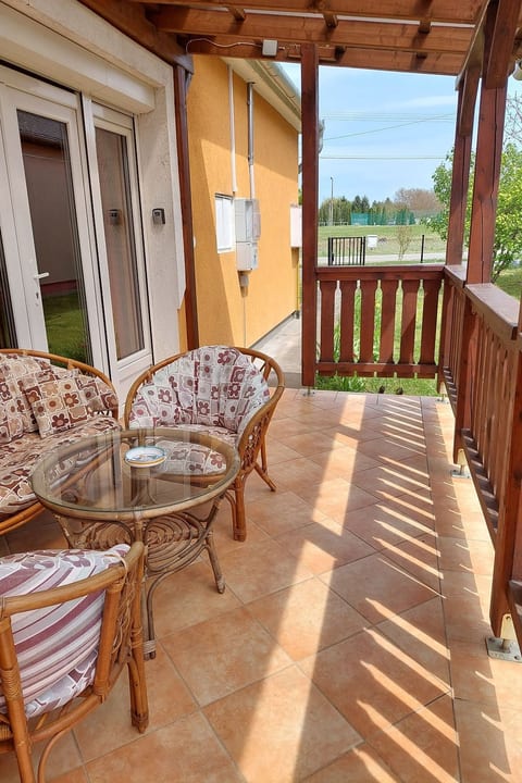 Schönes Ferienhaus mit Pool in ruhiger Lage