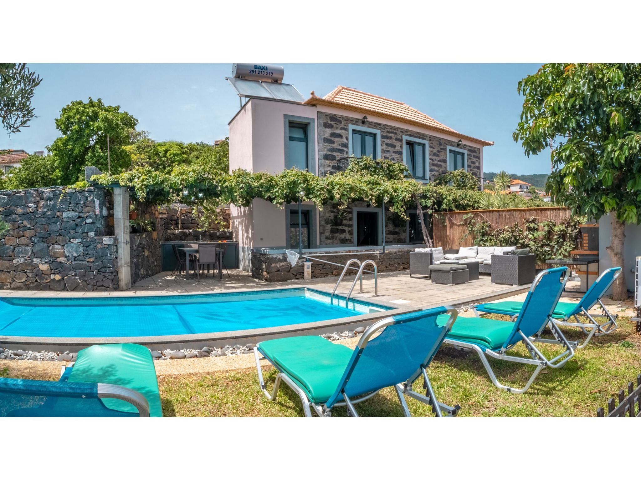 Villa mit eigenem Garten und Grill