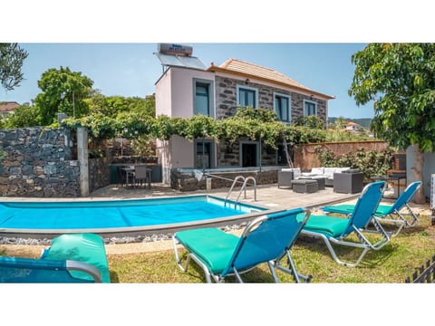 Villa mit eigenem Garten und Grill