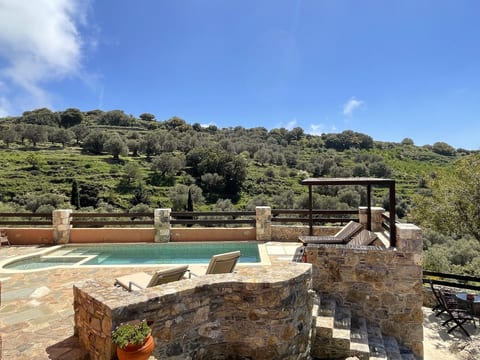 Geräumige Villa mit Pool nur 12km vom Strand entfernt