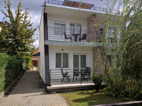 Doppelhaushälfte für sechs Personen mit Terrasse