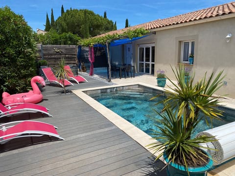 mit eigenem Pool
