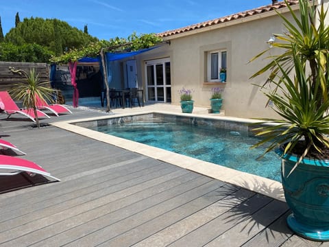 mit eigenem Pool
