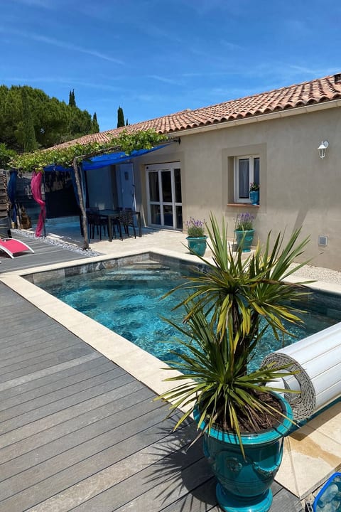 mit eigenem Pool