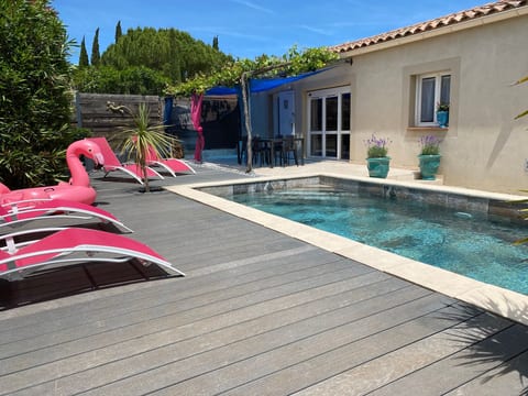 mit eigenem Pool