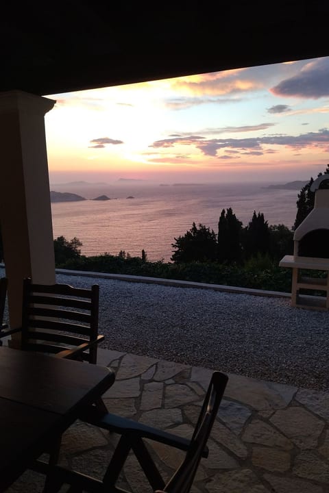 Ferienvilla mit Blick auf das Wasser