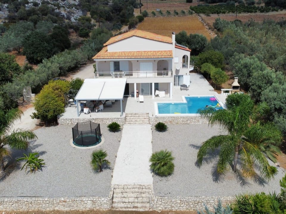 Anwesen Villa Livadia mit Infinity-Pool - Drepano