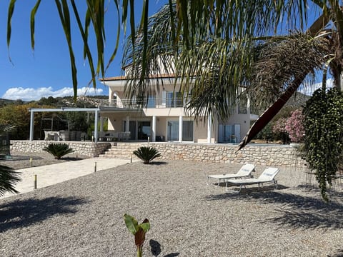 Anwesen "Villa Livadia" mit Infinity-Pool