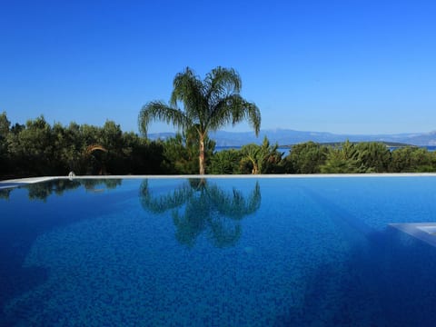 Anwesen "Villa Livadia" mit Infinity-Pool