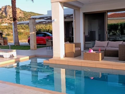in Mithimna mit Privatem Pool