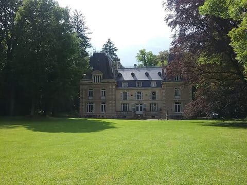 in Nantois mit Privatem Pool