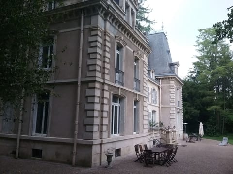 in Nantois mit Privatem Pool
