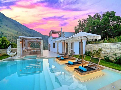Blue Lake Villa Beheizter Pool