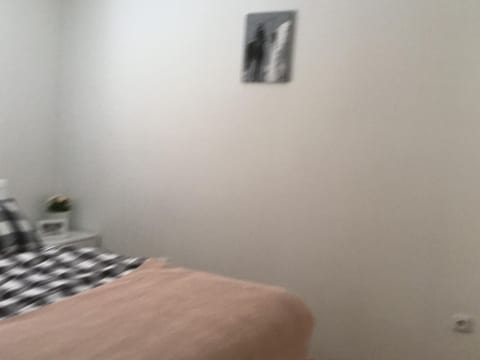 Wohnung auf einem eingezäunten Grundstück