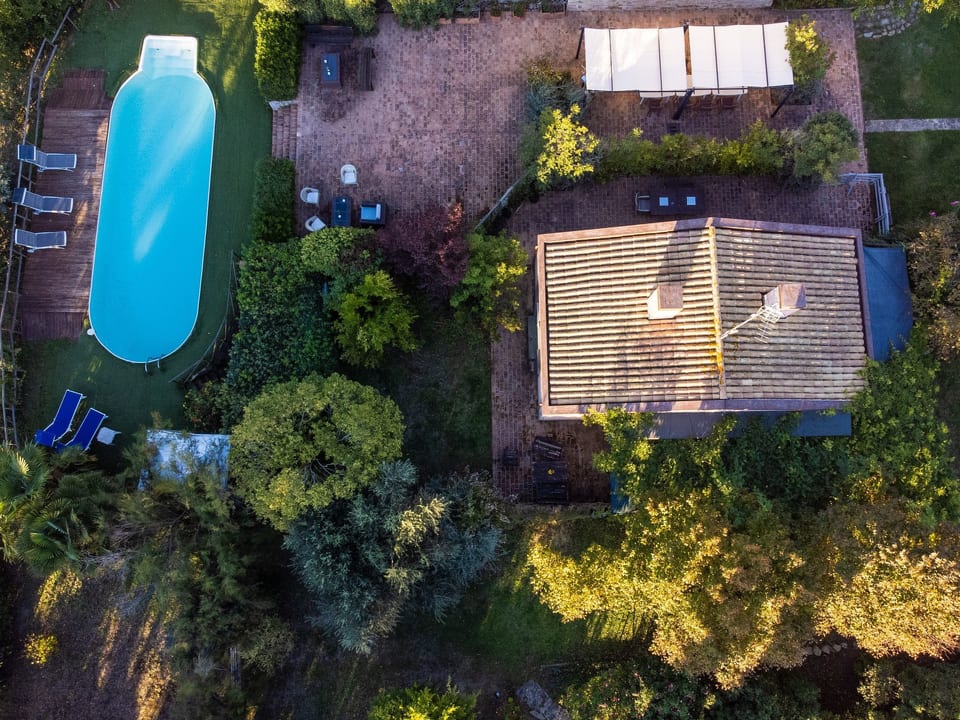 Cottage Glicini acceptant les animaux de compagnie avec piscine et vue - Ostra
