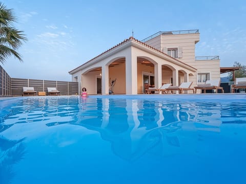 Karmilos Hill Villa - absolute Privatsphäre