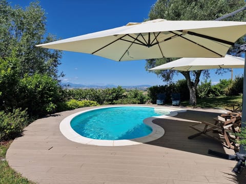 Villa Gelso mit Pool, Sauna und atemberaubender Aussicht