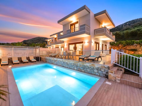 Sunlight Villa Beheizter Pool