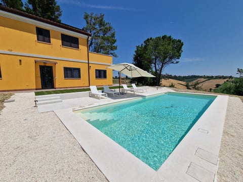 Neue Wohnung mit 2 Zimmern, Veranda und Pool