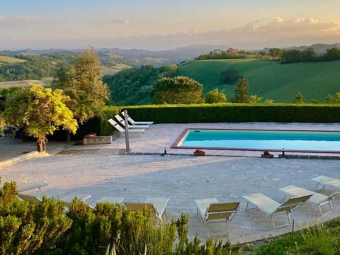 Villa mit Pool für 29 Personen ca. 800 m2