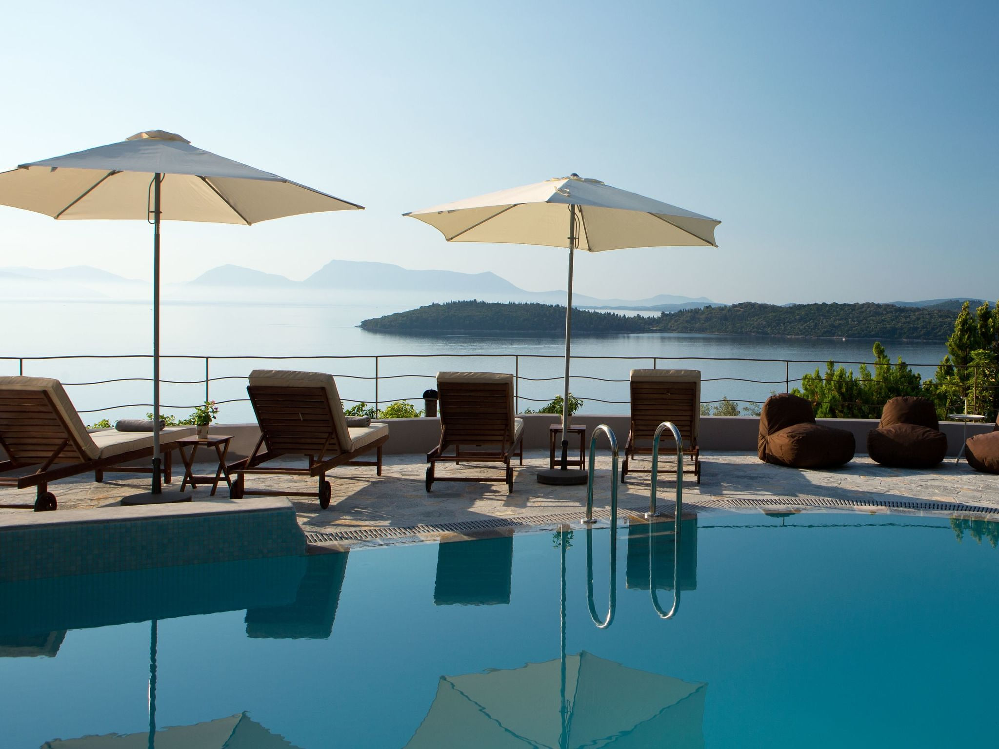 Herrliche Villa mit schönem Pool, Terrasse und Meerblick