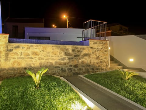 in Estreito Da Calheta mit Privatem Pool und Meerblick