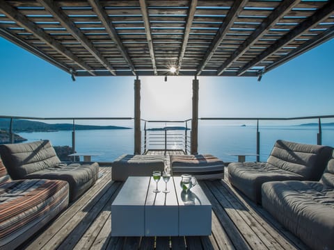 Anwesen "Olea Prime" mit Infinity-Pool