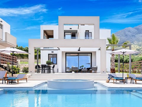 "Minaos8" mit privatem Pool