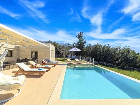 Orientem Villa Beheizter Pool