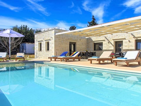 Orientem Villa Beheizter Pool