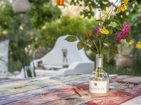 Hütte mit eigenem Garten und Grill