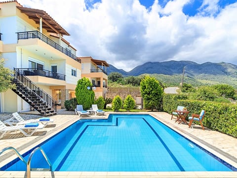 für 10 Personen in Kournas, Kreta (West-Kreta)