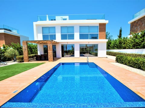 Luxuriöse Villa mit privatem Pool und Whirlpool