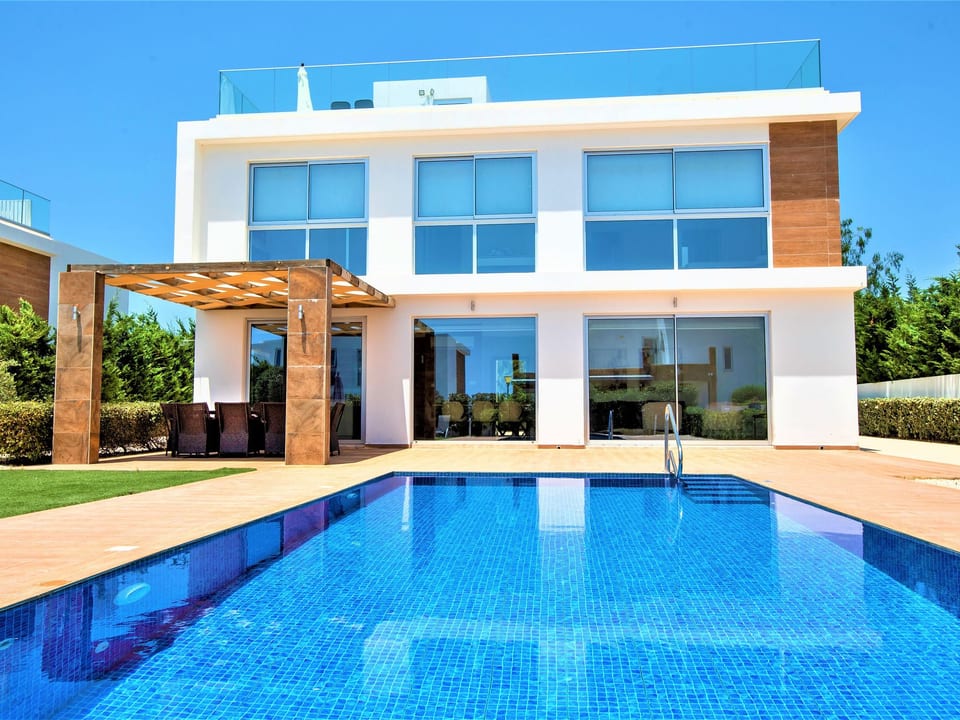 Luxuriöse Villa mit privatem Pool und Whirlpool - Sea Caves