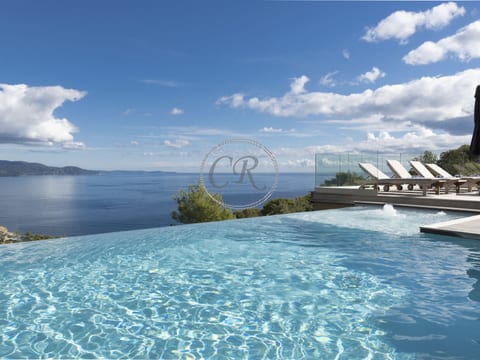 Exceptional villa located in Cap Bénat
