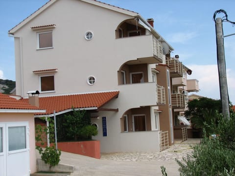 Appartement mit Terrasse
