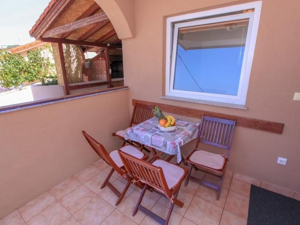 Apartamento con balcón - Novalja