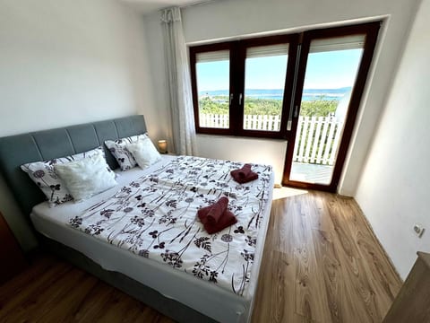 Apartment Lora 2