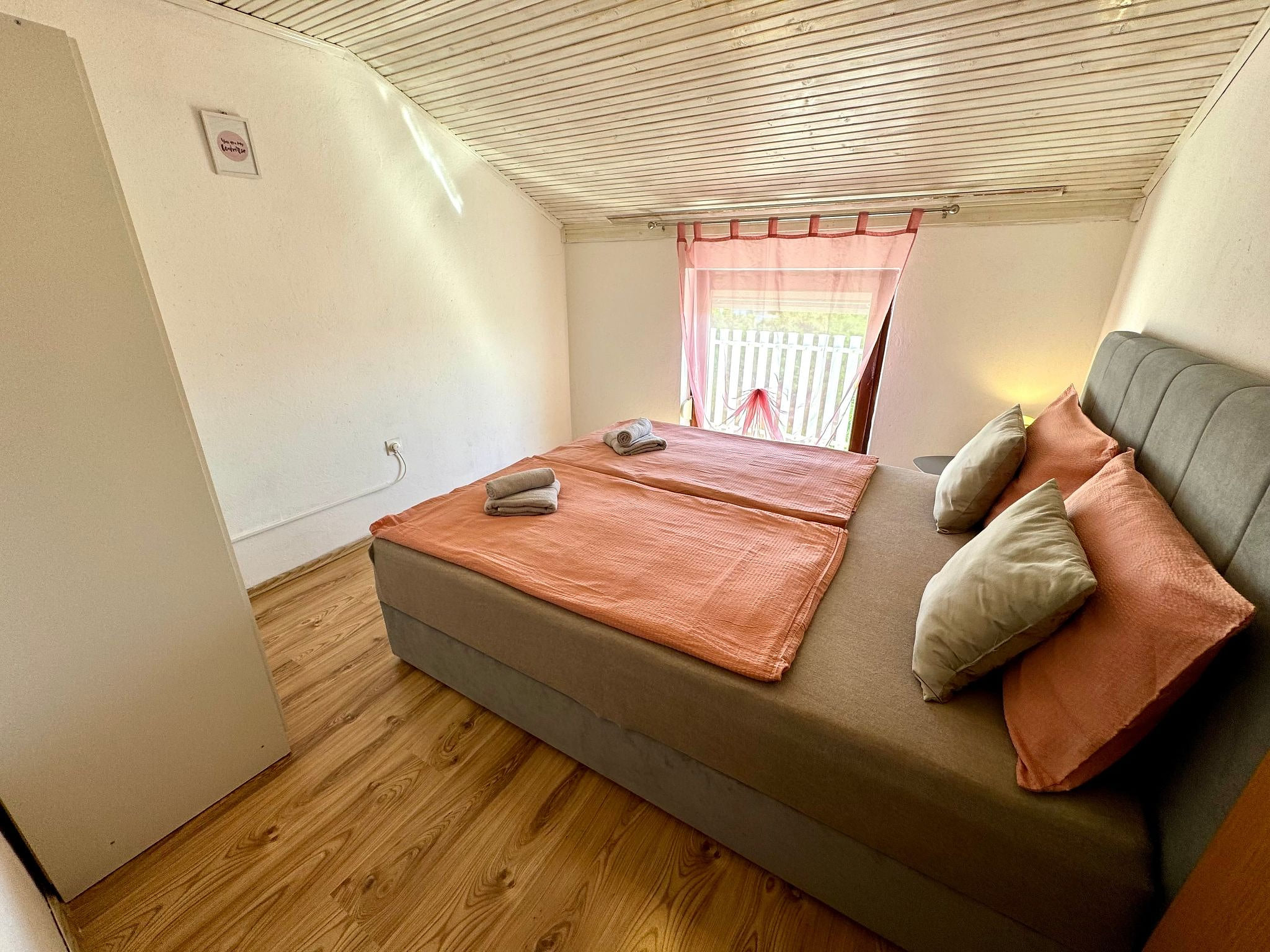 Apartment Lora 1