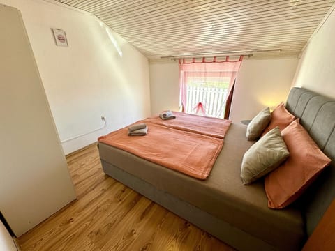 Apartment Lora 1
