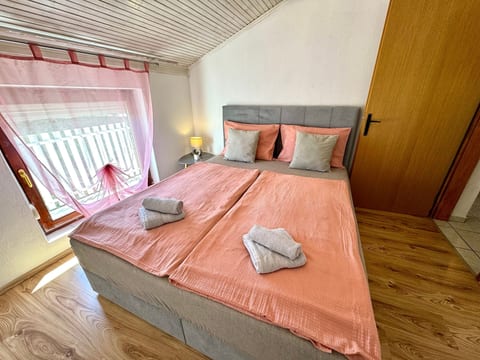 Apartment Lora 1
