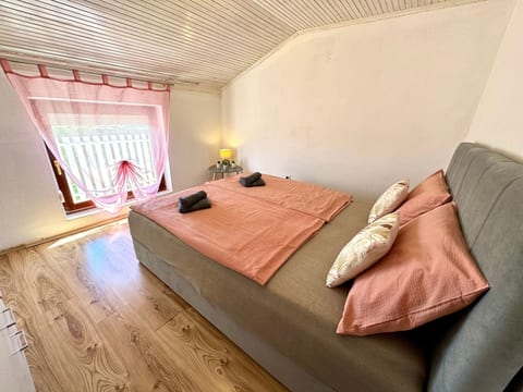Apartment Lora 1
