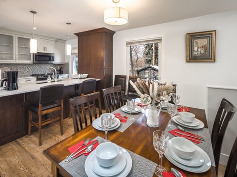 e Home Ganzes Haus 5br2ba Zentral bei chinook mall