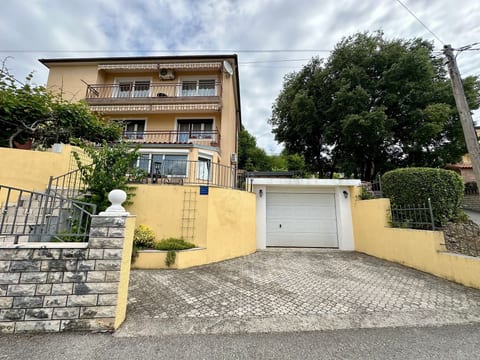 Apartment Car