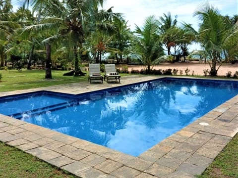 Villa "Ardeen Villa" mit Infinity-Pool